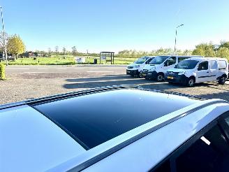 Toyota Auris Touring Sports Gereserveerd 1.8 Hybrid 123pk aut - pano - nap - camera - navi - keyless start - parelmoer - privacy glass - org nl picture 8