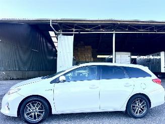Vaurioauto  passenger cars Toyota Auris Touring Sports 1.8 Hybrid 123pk automaat - pano - nap - 2014/10