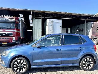 damaged passenger cars Volkswagen Polo 1.0 TSI 95pk BlueMotion Edition 5drs - nap - navi - airco - cruise - lmv - 4x elektr ramen - privacy glass 2015/1