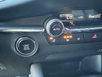 Mazda 3 2.0 e-SkyActiv-X Hybrid aut 180 Luxury - nap - Hud - 360 cam - leer - stuur + stoelverw - bose - memory - keyless picture 16