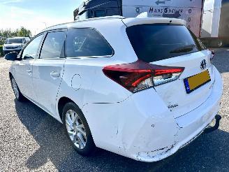Toyota Auris Touring Sports Gereserveerd 1.8 Hybrid 123pk aut Lease pro - pano - nap - front + line + park assist - keyless entry + start - stoelverw picture 5