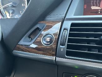 BMW X6 xDrive50i 4.4 TwinTurbo 408pk 8-traps aut + f1 Exe - facelift - hud - 22 inch - softclose - stuurverw - keyless picture 63