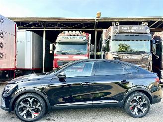 Vaurioauto  passenger cars Renault Arkana 1.6 E-Tech Hybrid 145 8-traps aut RS-Line - Bose - sfeerverl - stuurverw - front + line + side assist 2021/9