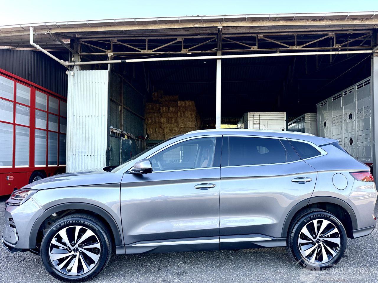 BYD Seal U 1.5 DM-i Plug-In Hybrid 180pk aut FWD Boost - pano - nap - head up - stuurverw - stoelkoeling - infinity - 360cam
