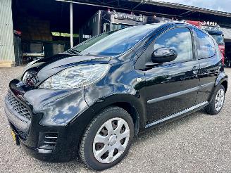 Peugeot 107 Gereserveerd 1.0-12v automaat 68pk XS 5drs - nap - carplay - airco - 49dkm - elektr ramen - toerenteller picture 2
