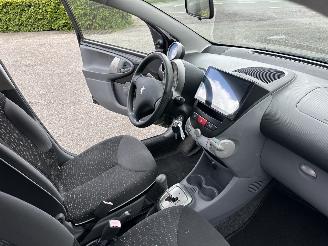 Peugeot 107 Gereserveerd 1.0-12v automaat 68pk XS 5drs - nap - carplay - airco - 49dkm - elektr ramen - toerenteller picture 40