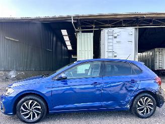 Schadeauto Volkswagen Polo 1.0 TSI aut + f1 Life Business 2023/1