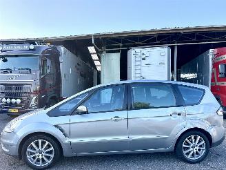 Damaged car Ford S-Max 2.3-16V 162pk 6-traps aut Titanium 7Pers - navi - pdc v+a - licht + regensensor + aut dimmend spiegel 2009/1