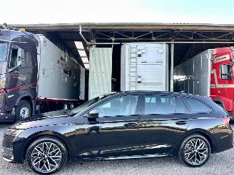 Damaged car Skoda Octavia 1.5 TSI MHEV Aut + f1 Sportline - nap - 1e eig - navi - camera - inkl trekh - stuurverw - front + line + side assist 2025/12
