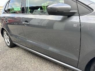 Volkswagen Polo Gereserveerd 1.2 TSI 105pk 6-bak Highline 5drs - 75dkm nap - clima + cruise contr - lmv - 4x elektr ramen - privacy glass picture 70