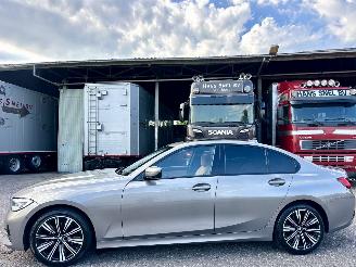 Schadeauto BMW 3-serie 320d 190pk aut + f1 xDrive High Exe sedan - schuifdak - harman/kardon - head up - keyless - 360cam - 4x4 2020/3