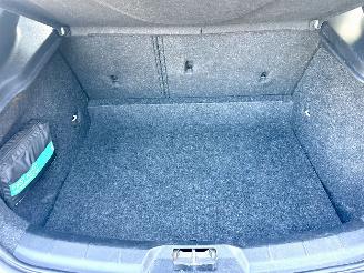 Volvo V-40 1.5 T3 152pk Aut + f1 Dynamic Ed - nap - pano - leer - stoelverw - navi - cam - keyless - harman/kardon picture 71