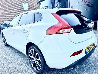 Volvo V-40 1.5 T3 152pk Aut + f1 Dynamic Ed - nap - pano - leer - stoelverw - navi - cam - keyless - harman/kardon picture 5