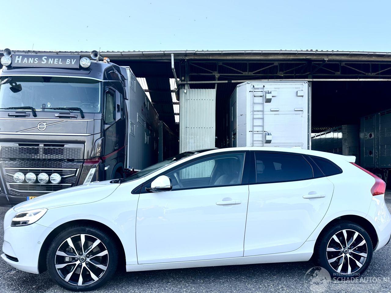 Volvo V-40 1.5 T3 152pk Aut + f1 Dynamic Ed - nap - pano - leer - stoelverw - navi - cam - keyless - harman/kardon