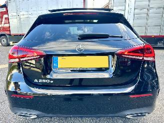 Mercedes A-klasse 250e aut + f1 AMG Bus Sol Limited - nap - pano - 1e eig - widescreen - sfeerverl - cam - front + line assist - keyless picture 84