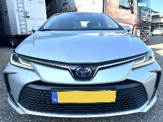 Toyota Corolla Gereserveerd 1.8 Hybrid 148pk aut first edition sedan - navi - camera - stuurverw - keyless - front + line + side assist picture 3
