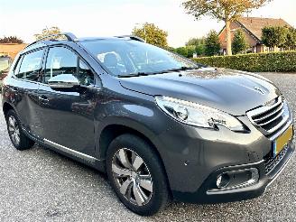 Peugeot 2008 1.2 PureTech 82pk aut + f1 Allure - 33dkm nap - 1e eig - navi - pdc v+a - lmv - clima + cruise contr picture 4