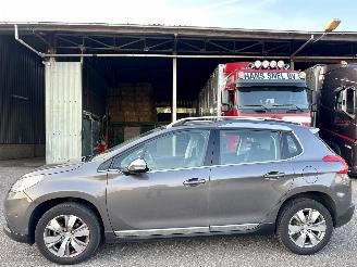 Avarii autoturisme Peugeot 2008 1.2 PureTech 82pk aut + f1 Allure - 33dkm nap - 1e eig - navi - pdc v+a - lmv - clima + cruise 2015/5