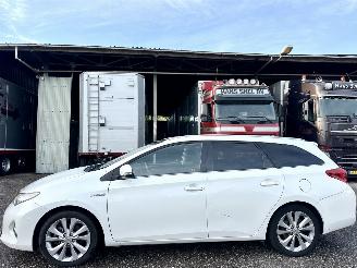 Voiture accidenté Toyota Auris Touring Sports 1.8 Hybrid aut L.Pro Executive - 2013/7