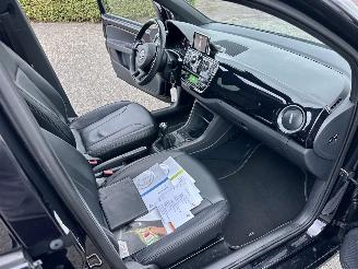 Volkswagen Up! 1.0 60pk High Up! Bluem. 5drs - nap - pano  - leer - stoelverw - airco - cruise - pdc - privacy glass picture 18