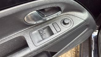 Volkswagen Up! 1.0 60pk High Up! Bluem. 5drs - nap - pano  - leer - stoelverw - airco - cruise - pdc - privacy glass picture 8
