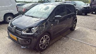 Volkswagen Up! 1.0 60pk High Up! Bluem. 5drs - nap - pano  - leer - stoelverw - airco - cruise - pdc - privacy glass picture 2