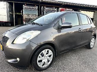 Toyota Yaris 1.3 VVT-I 87pk Sol MMT Automaat Follow me 5drs - navi - airco - bleutooth - 80dkm - elektr ramen v + spiegels picture 2
