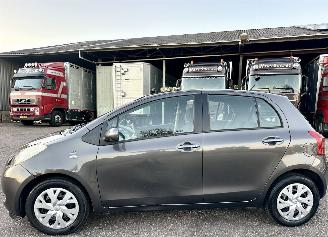 Voiture accidenté Toyota Yaris 1.3 VVT-I 87pk Sol MMT Automaat 5drs - navi - airco - lmv - 80dkm - elektr ramen voor - elektr spiegels 2008/10