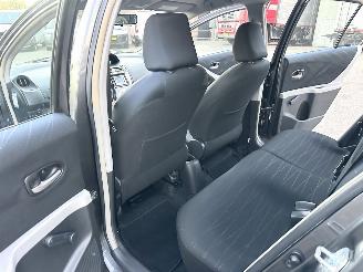 Toyota Yaris 1.3 VVT-I 87pk Sol MMT Automaat Follow me 5drs - navi - airco - bleutooth - 80dkm - elektr ramen v + spiegels picture 47