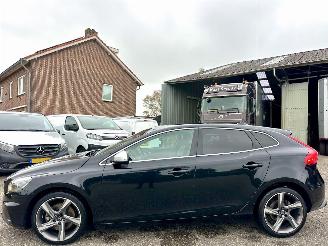 Unfallwagen Volvo V-40 2.0 D4 230pk 6-bak R-Design - xenon - getuned - leer - navi - stoelverw - lmv - memory pakket 2014/9