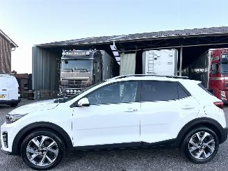 Coche accidentado Kia Stonic 1.0 T-GDi MHEV 101pk GT-Line - nap - 1e eig - navi - camera - 1/2 leer - stuur + stoelverw - keyless entry + start 2024/1