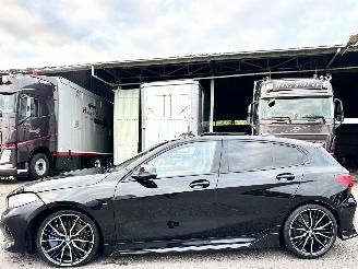 damaged passenger cars BMW 1-serie M135i xDrive 306pk aut + f1 High Exe M-Sport Performance - pano - hud - harman/kardon - keyless - kuipstoelen 2021/5