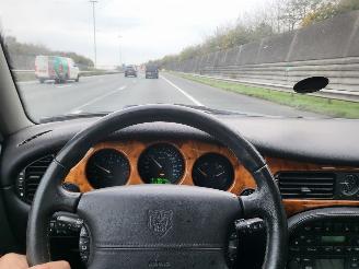 Jaguar Xj-8 4.0  SOVEREIGN   N.A.P  rijdbaar  top jongtimer picture 3