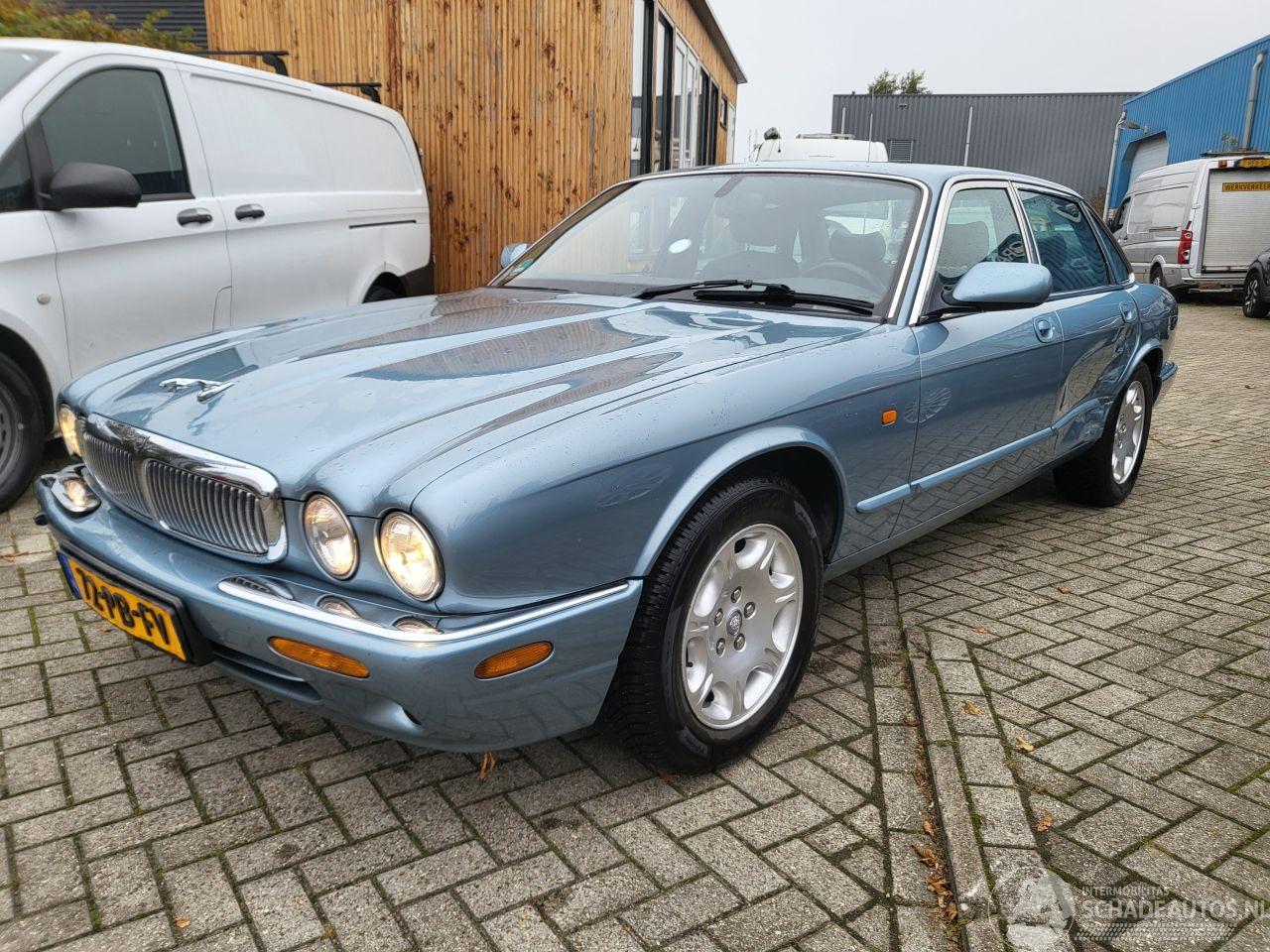 Jaguar Xj-8 4.0  SOVEREIGN   N.A.P  rijdbaar  top jongtimer