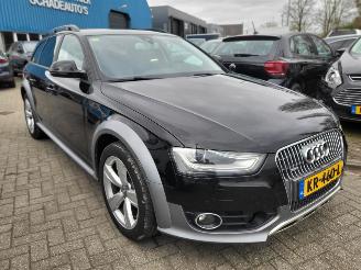 Vaurioauto  passenger cars Audi A4 allroad A4 allroad 2.0 TDI QUATTRO 177 PK S-TRONIC PRO LINE 1e eigenaar 2013/7