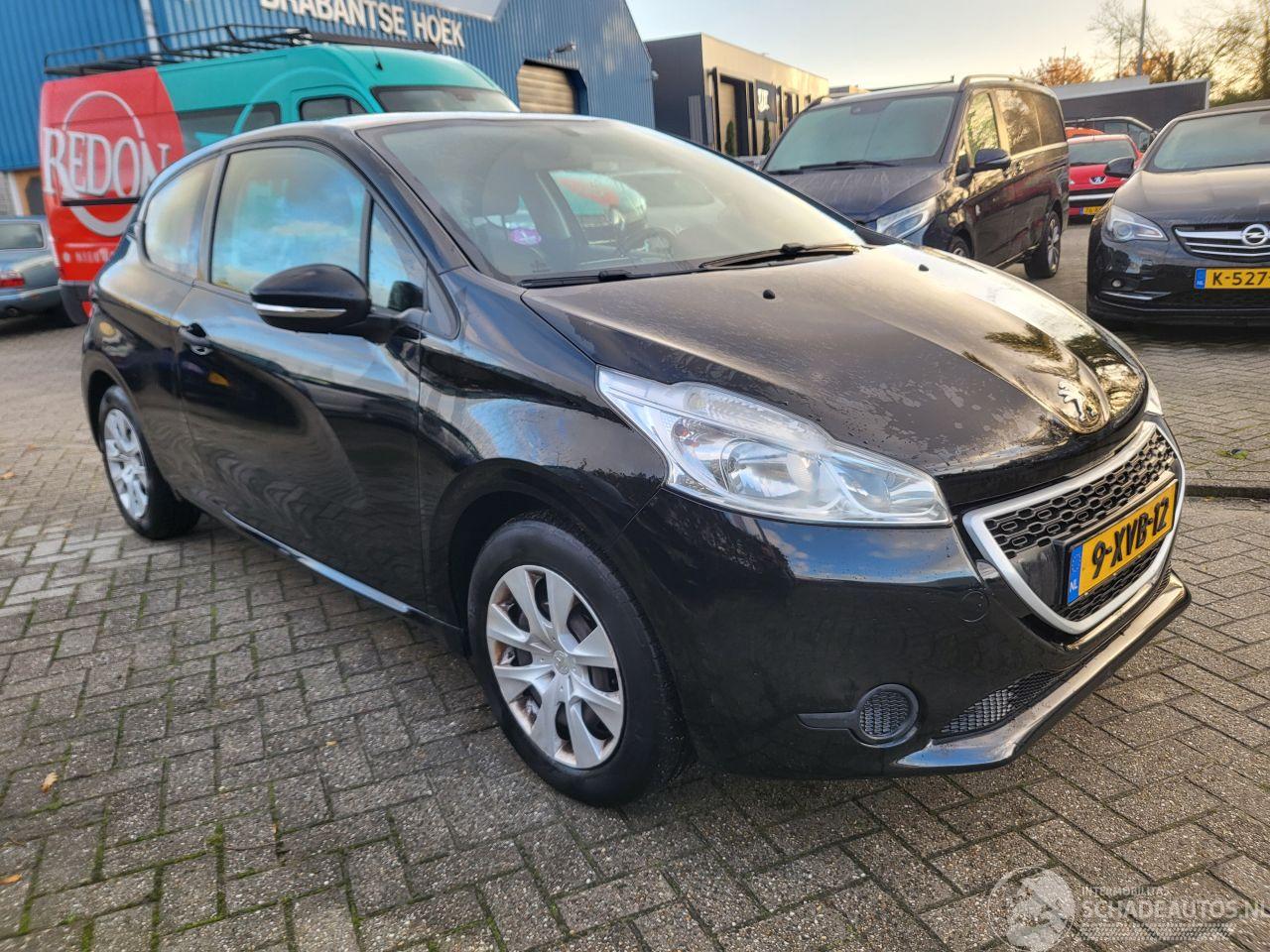 Peugeot 208 1.0 VTi Access COOL 2E eigenaar motor loopt op 2 cil ,rijdt nog wel (ZIE 3E FOTO)