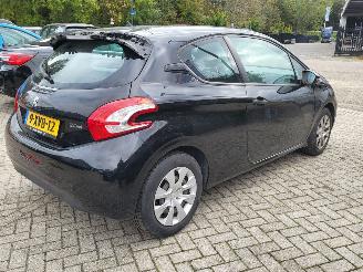 Peugeot 208 1.0 VTi Access COOL  2E eigenaar motor loopt op 2 cil ,rijdt nog wel (ZIE 3E FOTO) picture 7