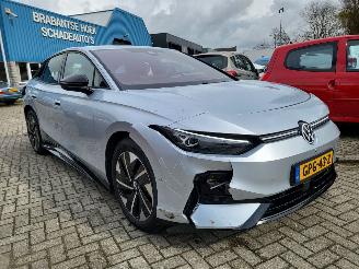 Voiture accidenté Volkswagen ID.7 Pro S Business 86 kWh accu, 210 kW / 286 pk trek haak range 700 km 2024/10