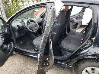 Peugeot 107 Peugeot 107 1.0 Active goed rijden en goede airco picture 13
