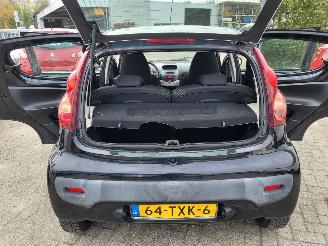 Peugeot 107 Peugeot 107 1.0 Active goed rijden en goede airco picture 5