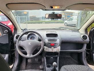 Peugeot 107 Peugeot 107 1.0 Active goed rijden en goede airco picture 4