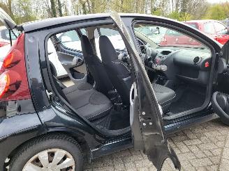 Peugeot 107 Peugeot 107 1.0 Active goed rijden en goede airco picture 7