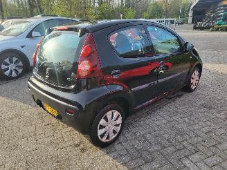 Peugeot 107 Peugeot 107 1.0 Active goed rijden en goede airco picture 8