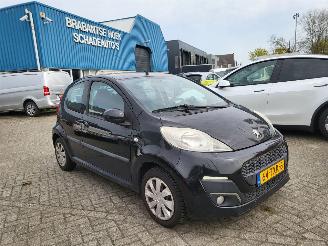 škoda osobní automobily Peugeot 107 Peugeot 107 1.0 Active goed rijden en goede airco 2012/4