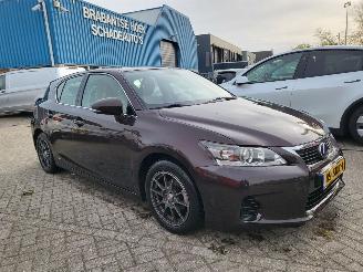 Damaged car Lexus Ct CT 200h Hybrid ,leer.cam.nav rijdbaar 2011/12