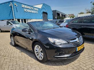 Unfallwagen Opel Cascada CABRIO AUTOM  1.6 Turbo Innovation   rijdbaar 2018/6