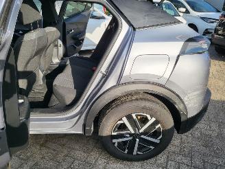 Peugeot e-2008 EV GT Active 54 kWh Range 406 km rijdbaar nwpr €43000 NEW MODEL picture 23