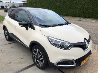 Damaged car Renault Captur Captur AUTOMAAT  1.2 TCe Dynamique rijdbaar. 2017/4