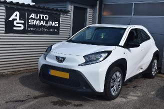 Schadeauto Toyota Aygo X 1.0 VVT-i MT Play 72Pk *Airco/Camera 2023/10