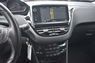 Peugeot 2008 1.2 Puretech GT-Line 110Pk *Navi/Clima/Camera picture 9